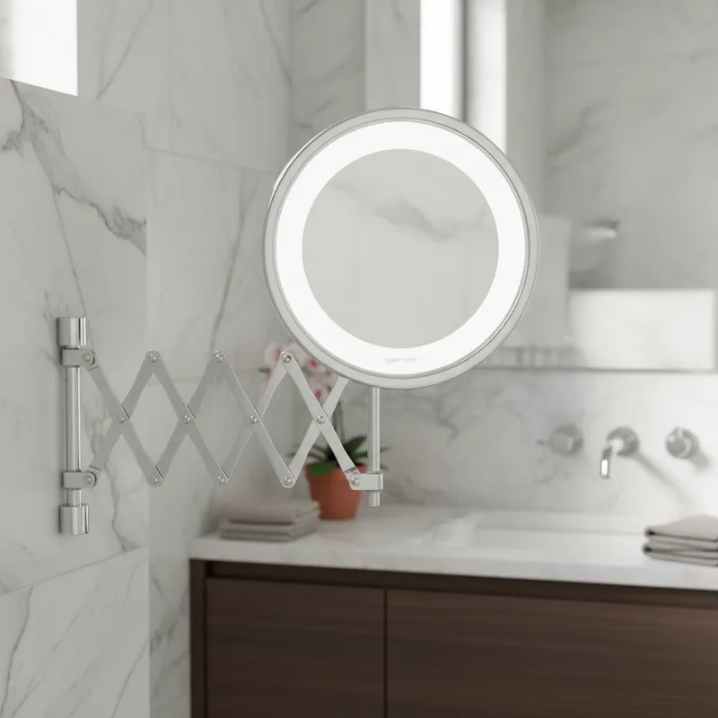 Espelho cosméticos FLEX LUX com acabamento cromado e luz branca quente acesa